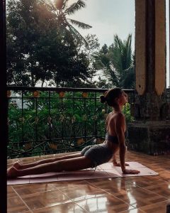 yogalehrerausbildung, große kobra, ausblick aus meinem zimmer