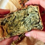 Gebackenes Linsenbrot mit Spinat und Dill