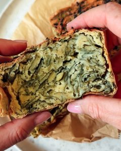 Gebackenes Linsenbrot mit Spinat und Dill