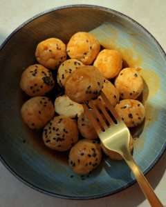 Tofu Bällchen mit Teriyaki-Sauce